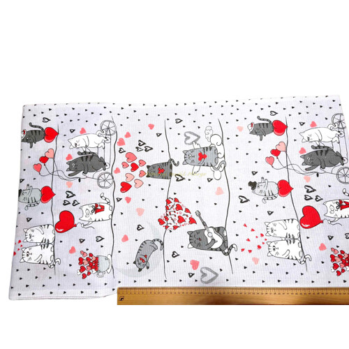 Vaflovina na utierky šírka 50 cm: Zaľúbené mačky na sivej | Kreativcentrum Margo