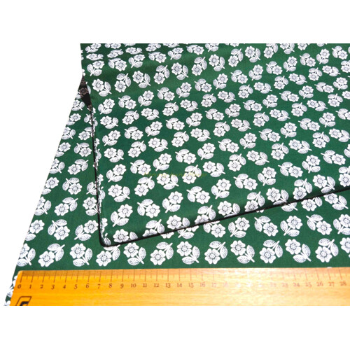 Zelené bavlnené plátno s bielymi kvetmi (folklór) | Kreativcentrum Margo