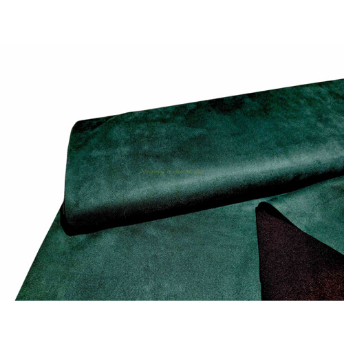 Detail textúry luxusnej smaragdovej elastickej jelenice, umelý semiš s úpletovým základom, ktorý sa nepára, z ponuky e-shopu Kreativcentrum Margo.