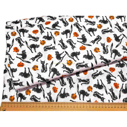 Prémiová dizajnová bavlna Windham Fabrics z kolekcie Hallow's Eve s elegantným halloweenskym motívom čiernych mačiek a oranžových tekvíc na sivom mramorovom podklade – metrový textil Kreativcentrum Margo.